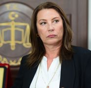 Vahide Perçin, care joacă rolul principal Güzide în serialul „Minciuni de familie”, alături de cele mai importante și iubite persoane din viața sa! Iată cel mai frumos și emoționant tablou de familie